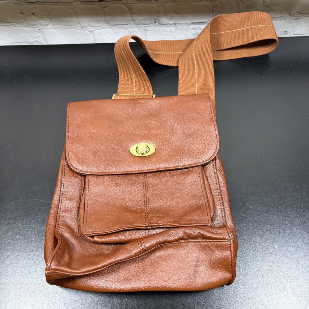AmeriLeather Brown Pebbled Leather Crossbody Organizer Bag Turn Lock Brass